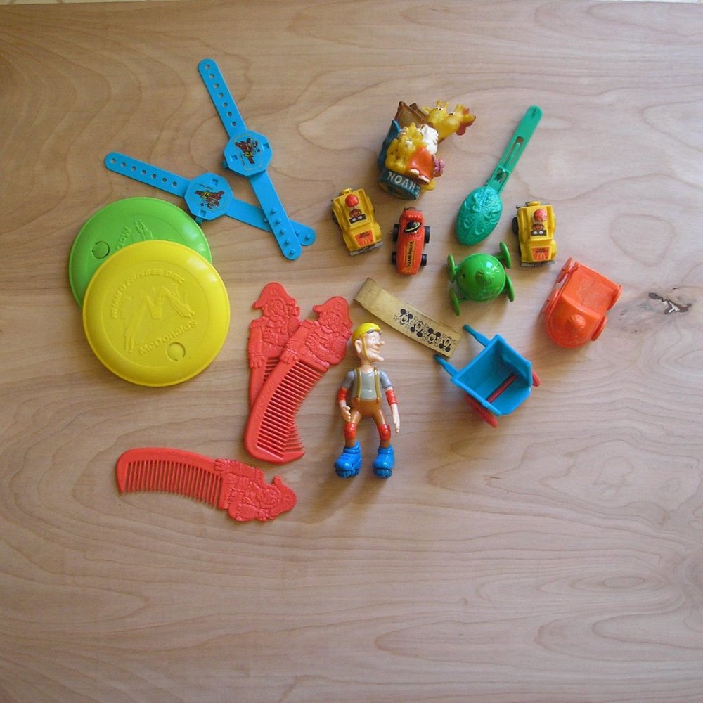 Includes Duck Tail decoder watches, McDonald cars